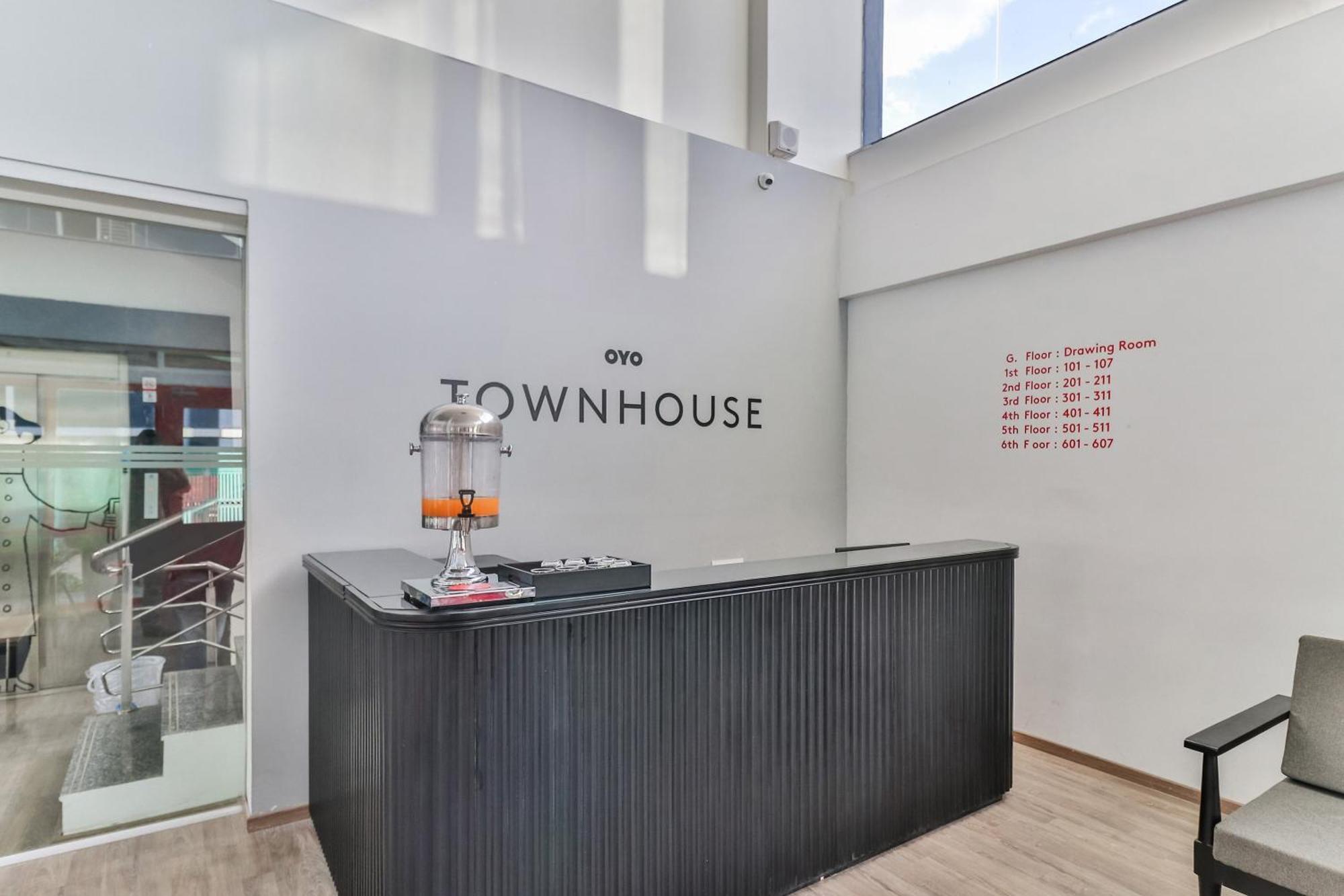 Super Townhouse Reva College University Yelahanka Екстер'єр фото